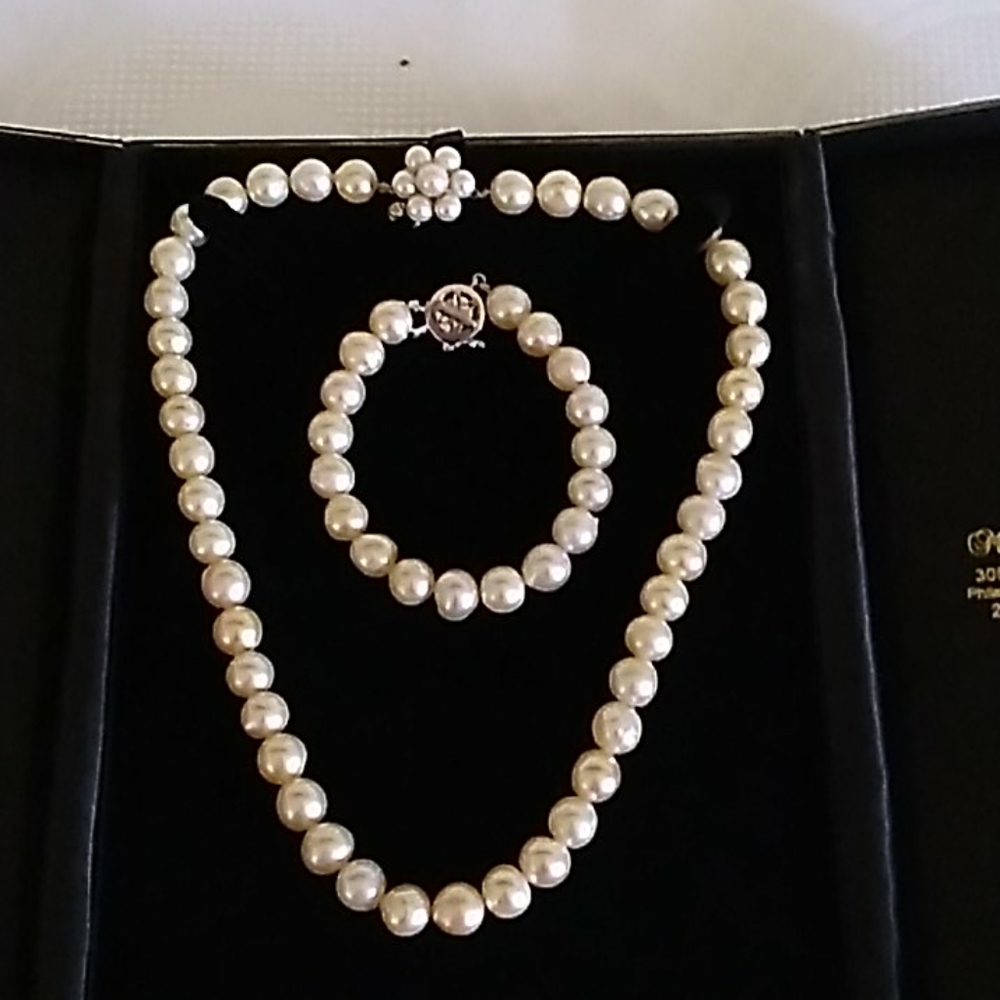 Classic Pearl Necklace and Bracelet Set - Ivory Pearls